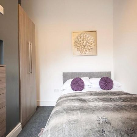 Centralized Private 4 Bedroom House At Hanley With Free Parking Etruria Luaran gambar