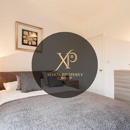 Centralized Private 4 Bedroom House At Hanley With Free Parking Etruria Luaran gambar