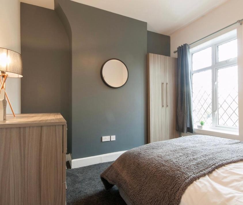 Centralized Private 4 Bedroom House At Hanley With Free Parking Etruria Luaran gambar