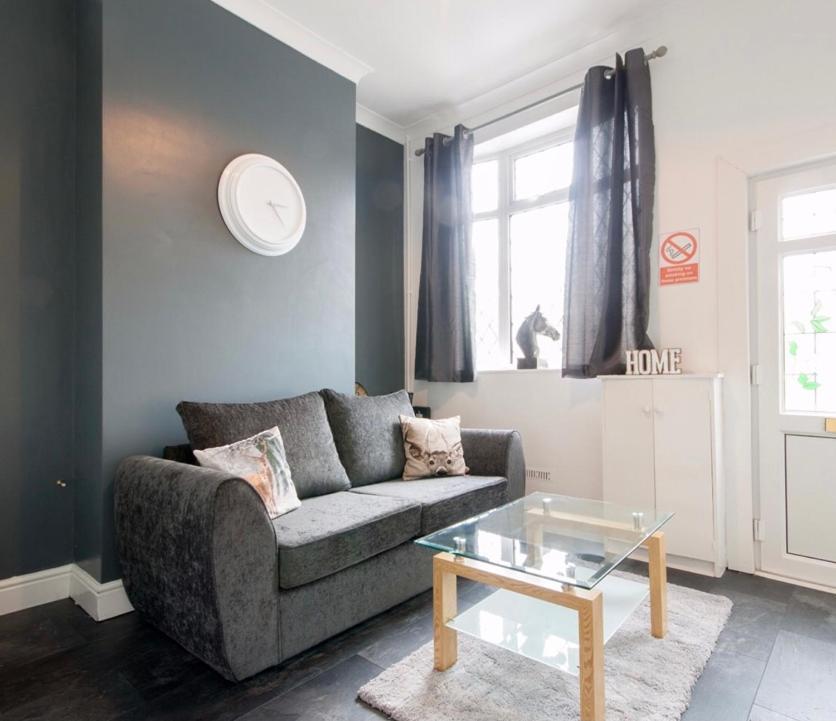 Centralized Private 4 Bedroom House At Hanley With Free Parking Etruria Luaran gambar