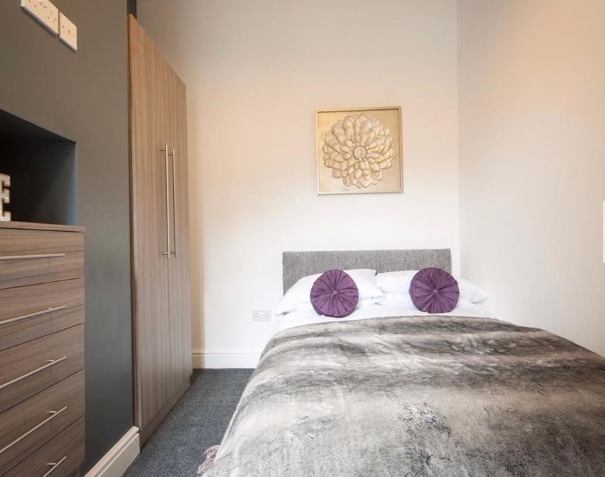 Centralized Private 4 Bedroom House At Hanley With Free Parking Etruria Luaran gambar